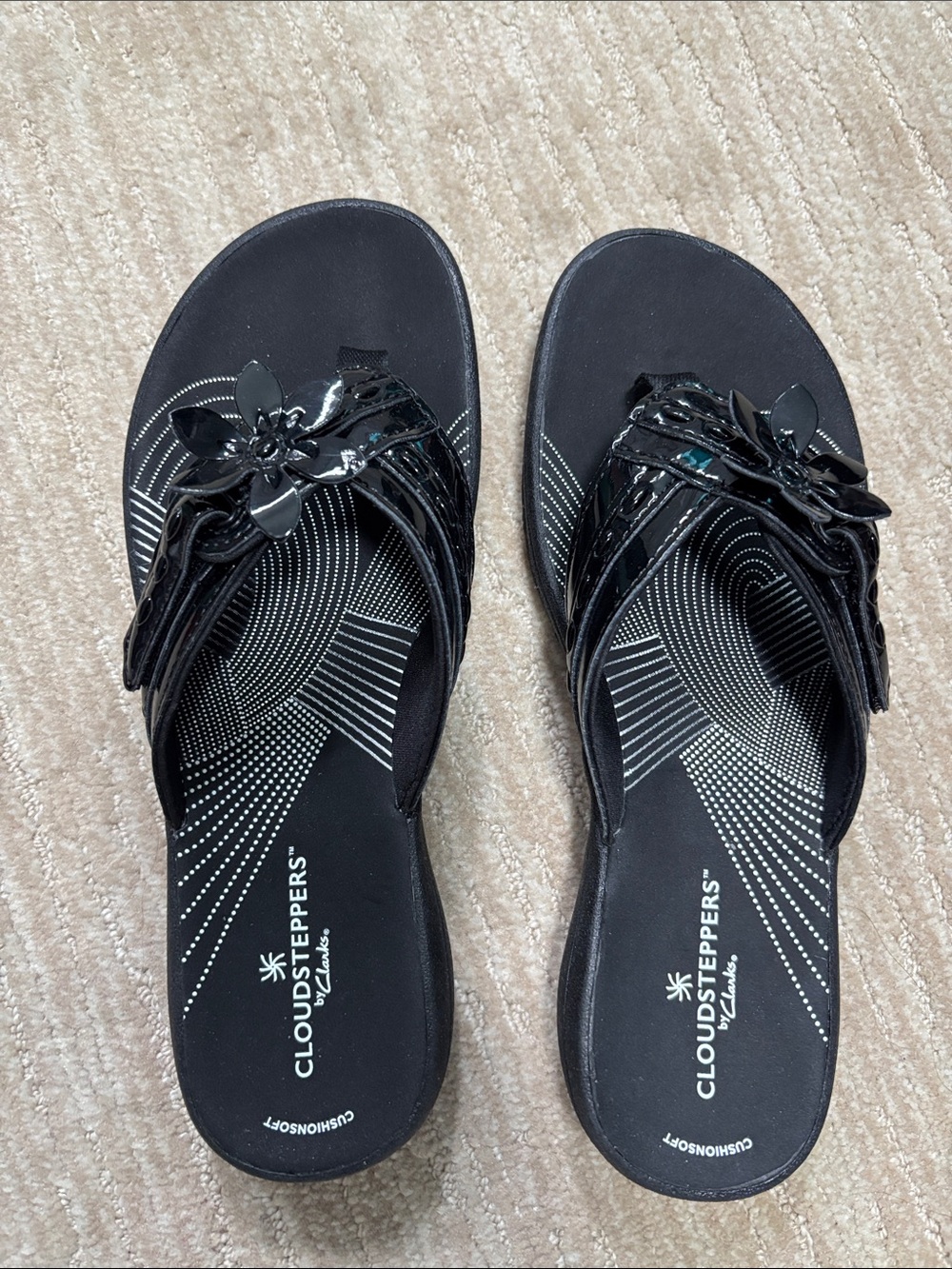 Clarks Cloudsteppers Women’s Black Floral Patent Slide Sandals - NWOT